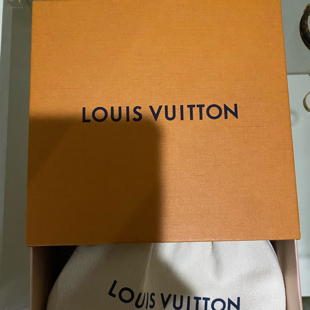 Louis Vuitton belt-brown/gold.